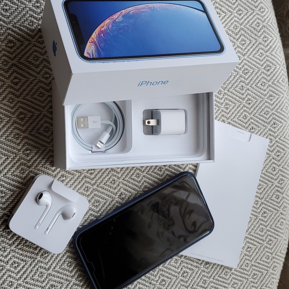 iPhone XR blue 64GB